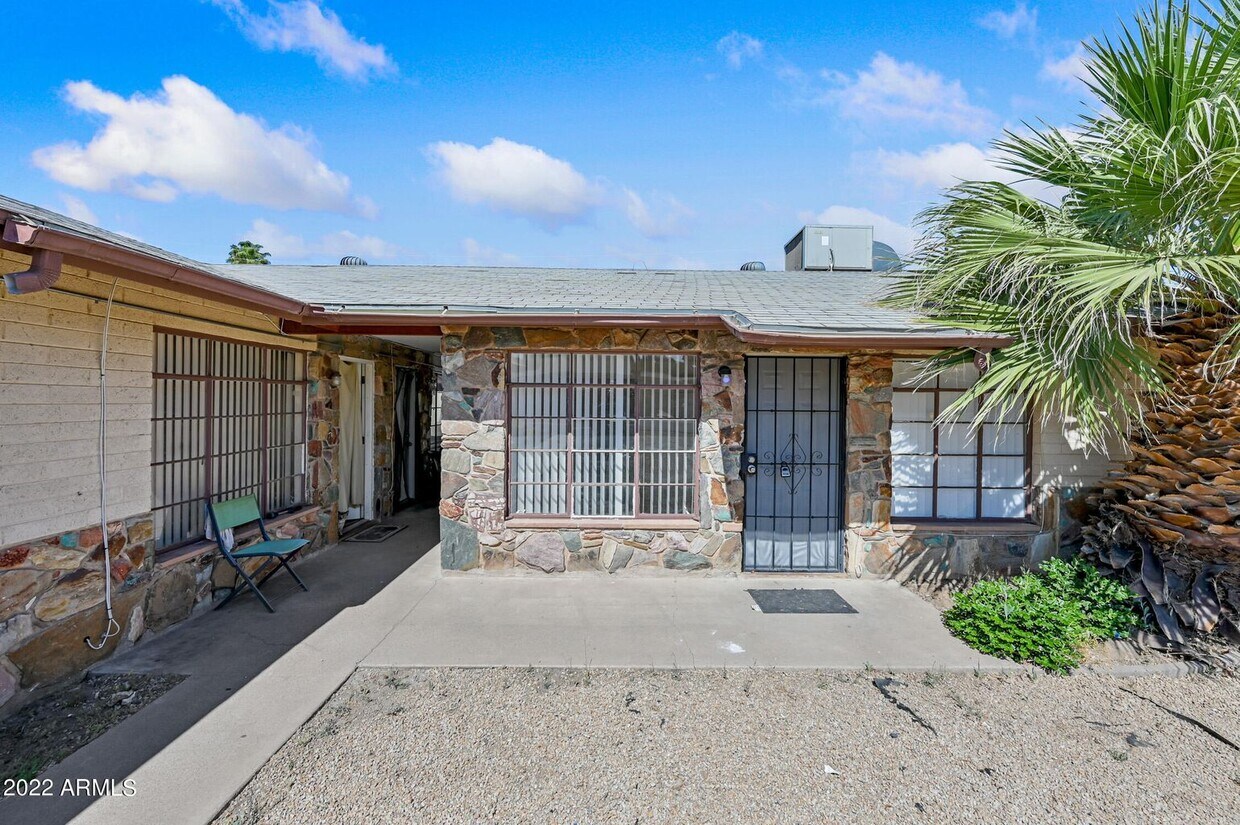 Otra vista frontal - 6212 N 12th Pl