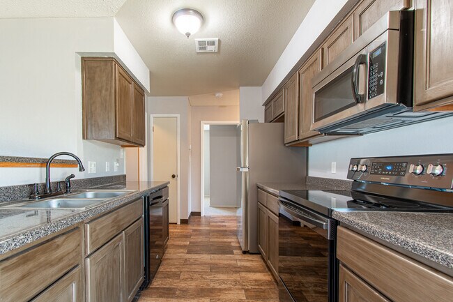 Cocina - 3814 S Laura Way