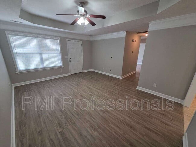 Foto del edificio - 3241 Hardwood Dr