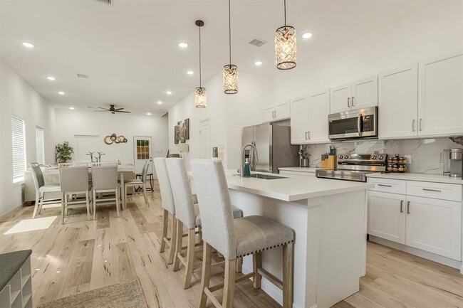 Foto del edificio - 3344 Kelton St