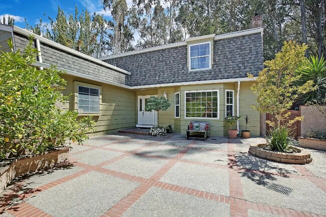 Building Photo - 405 Cunningham Way