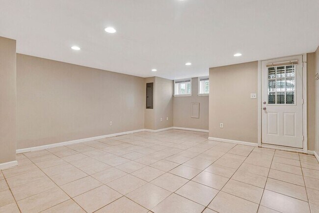 Foto del edificio - 122 Thomas St NW