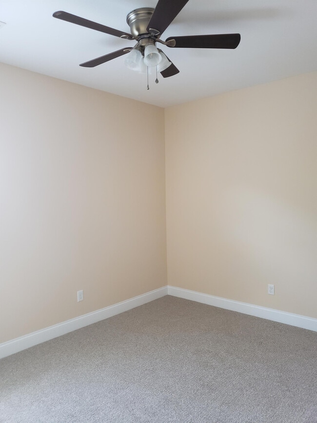 Building Photo - 3510 Walnut Grove Ln NE