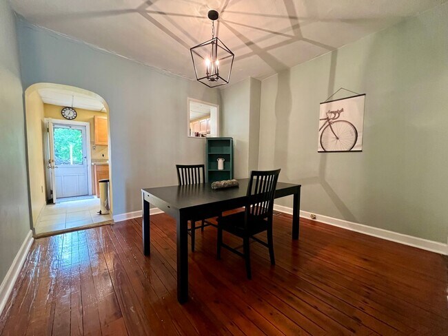 Foto del edificio - Stunning 2-Bedroom Townhouse in Manayunk! Available NOW!