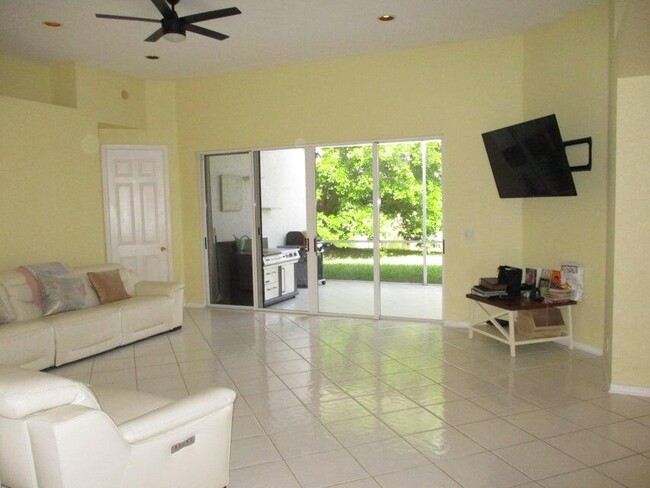 Foto del edificio - 21759 Westmont Ct