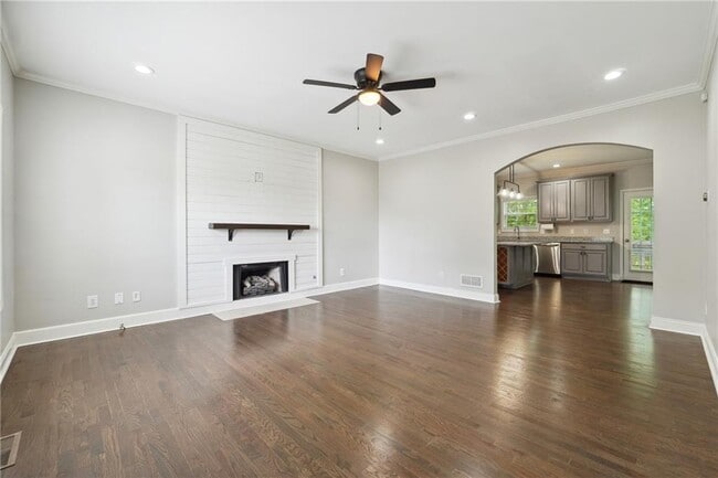 Building Photo - 425 Hearthstone Way