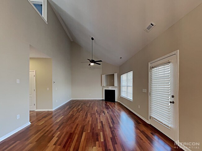 Foto del edificio - 523 Clairidge Dr