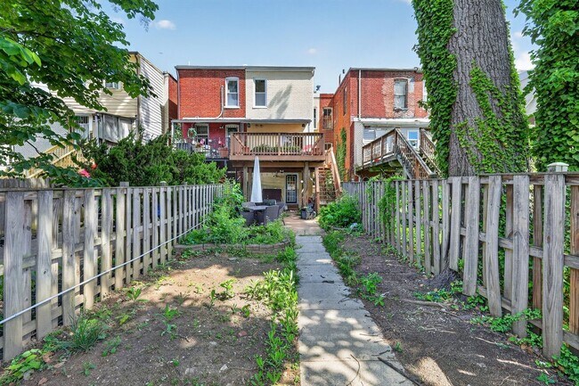 Foto del edificio - 928 Ingraham St NW