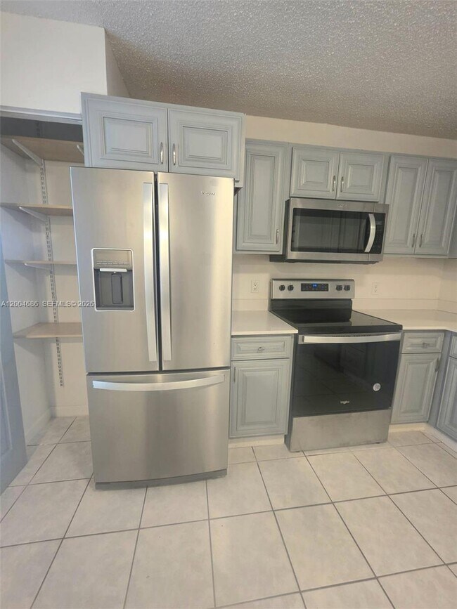 Foto del edificio - 8958 W Sample Rd