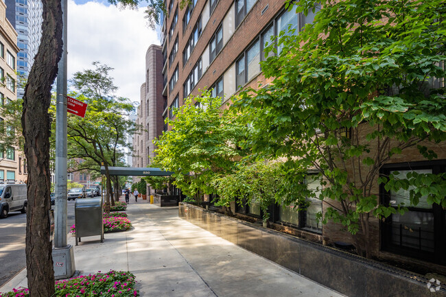 Building Photo - 220 E 67th St