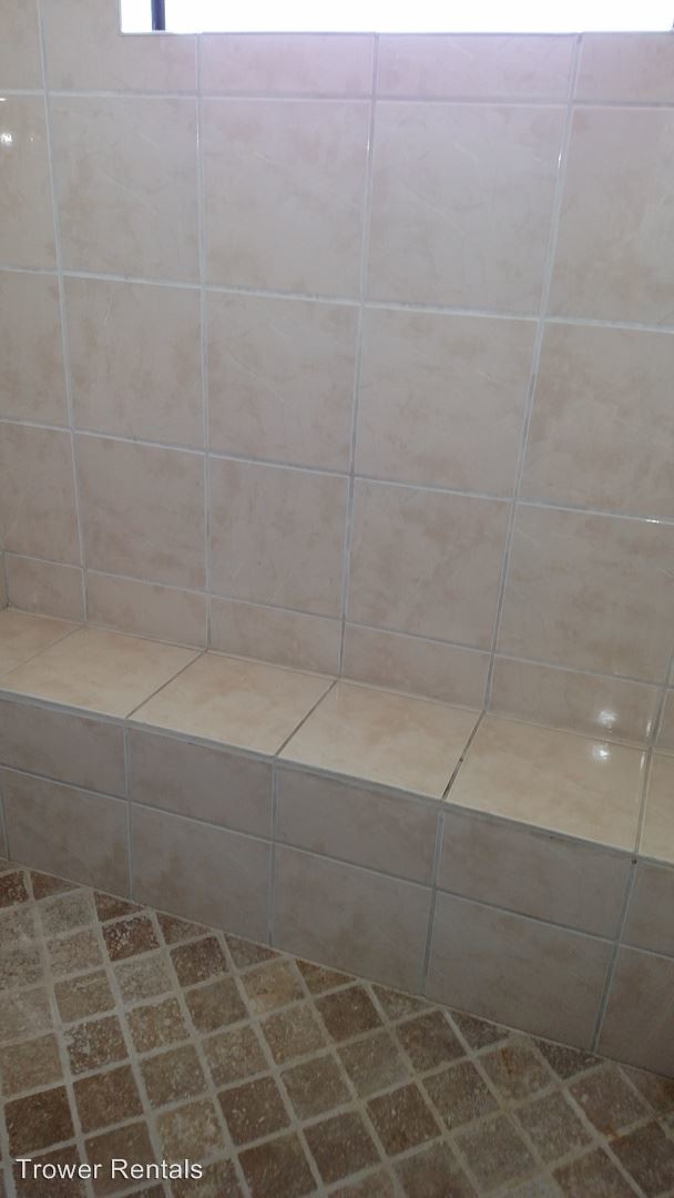 Foto del edificio - 1700 Trail Dr