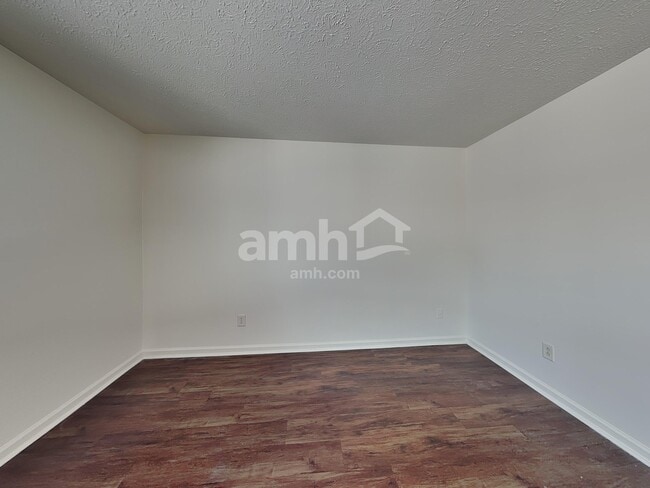 Building Photo - 2328 Salem Park Dr