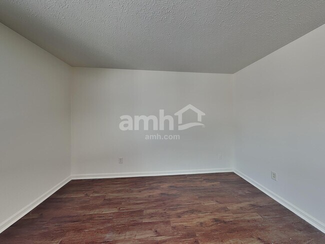 Foto del edificio - 2328 Salem Park Dr