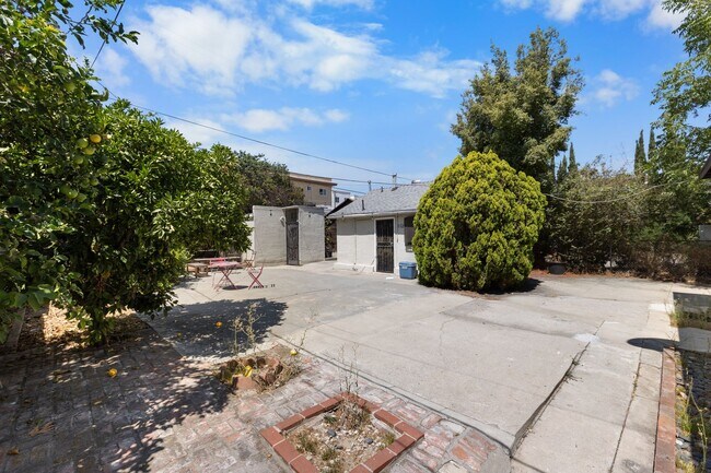 Foto del edificio - This spacious 1 bedroom, 1 bathroom apartm...