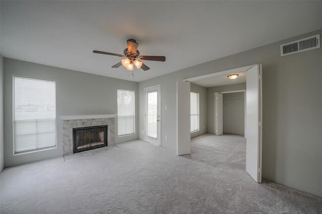 Building Photo - 3900 Woodchase Dr
