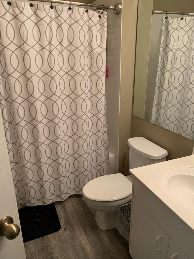 2nd bathroom - 2758 Mariah Dr