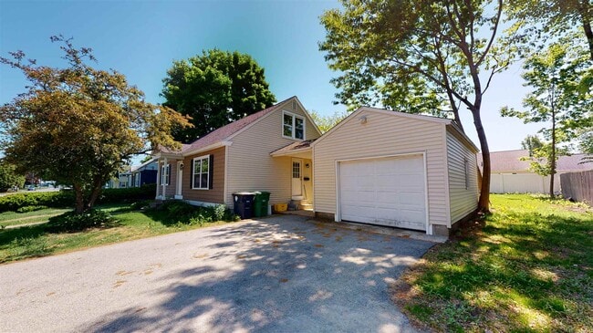 Building Photo - 30 Paul Ave