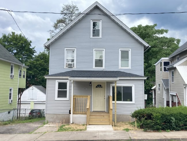 Building Photo - 207 E Main St