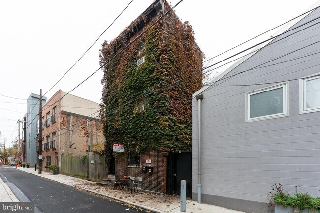 Building Photo - 973 N Leithgow St