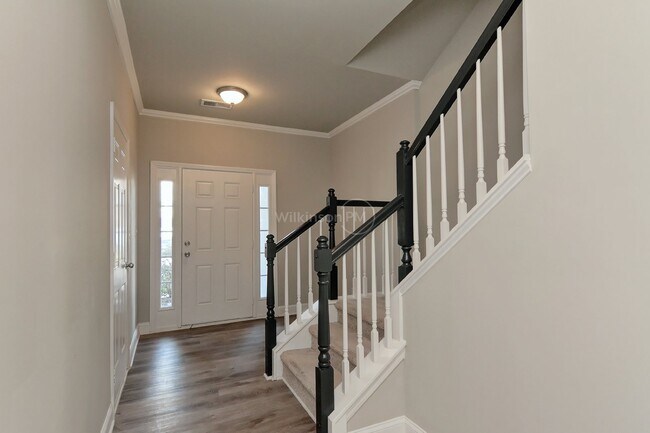 Foto del edificio - Beautiful 4 Bedroom 3.5 Bathroom 3 story t...