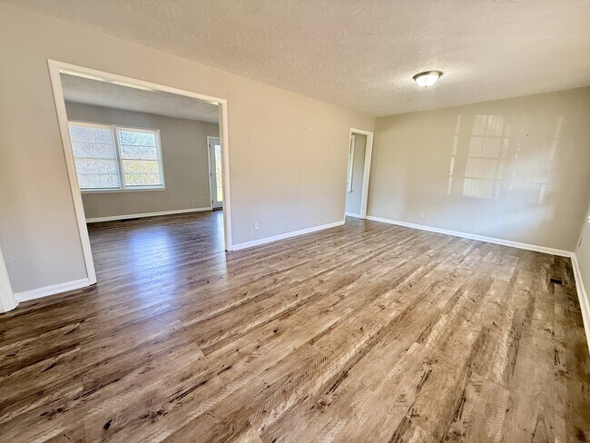 Foto del edificio - 1576 Hobbs Island Rd SE