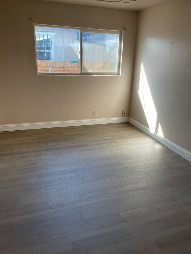 Building Photo - 2404 Strivens Ave