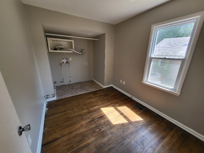 Building Photo - 4300 NE 44th St