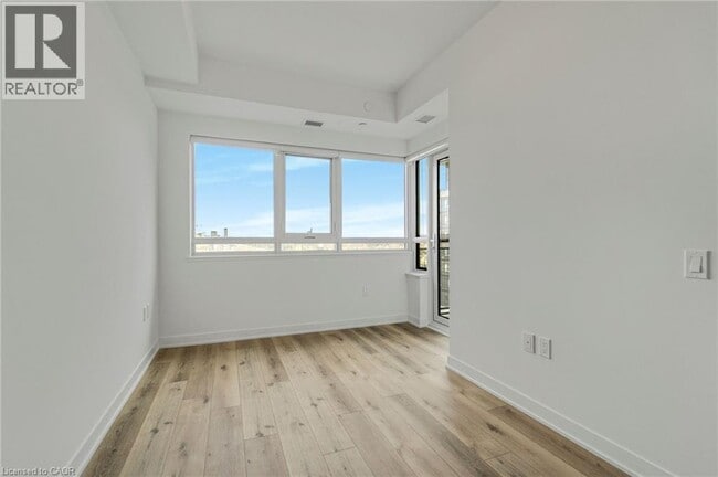 Building Photo - 395 Dundas St W