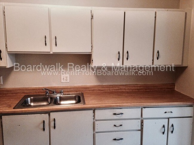 Building Photo - 2531 S Parkcrest Dr