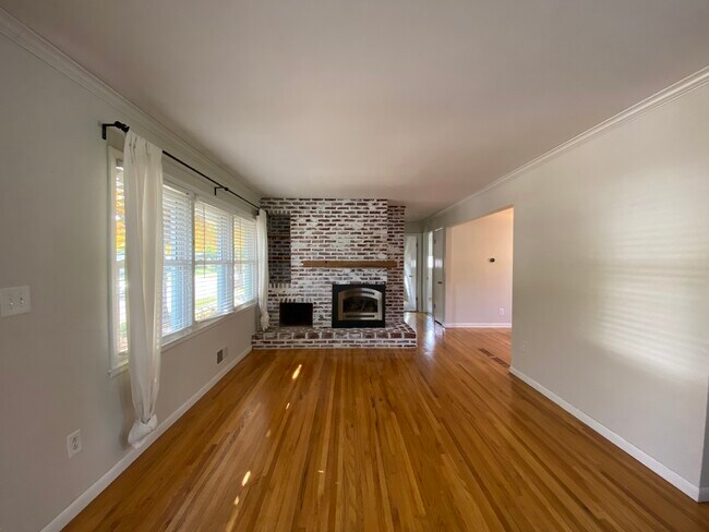 Building Photo - 1433 Cascade St NW