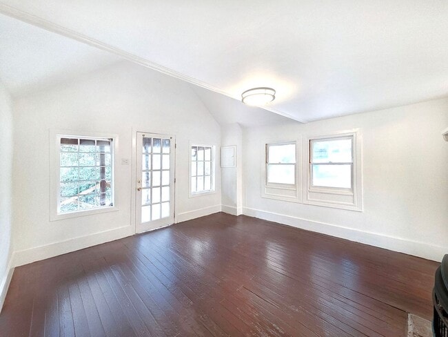 Building Photo - Hidden Gem: Adorable 1BR Cabin in Druid Hills