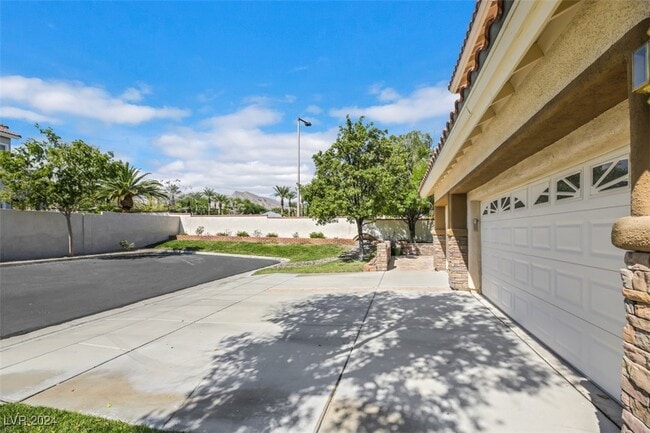 Building Photo - 2252 Timber Rose Dr