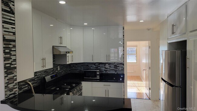 Foto del edificio - 31-16 60th St