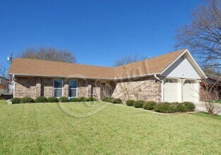Building Photo - 3207 Sungate Dr