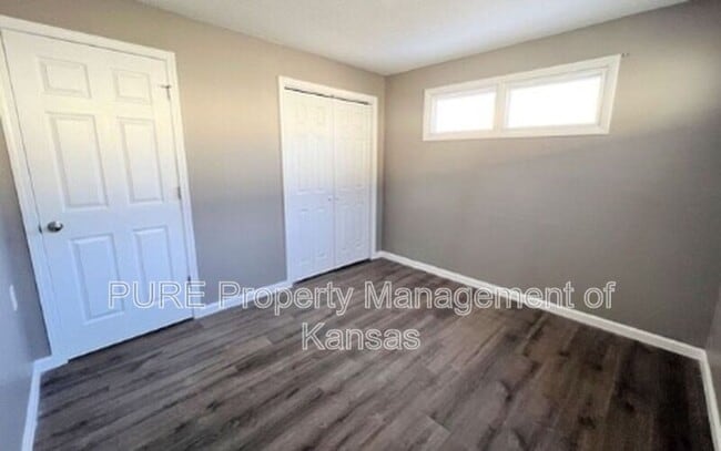 Building Photo - 1816 SW Moundview Dr