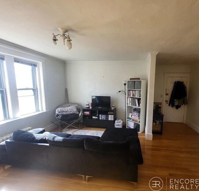 Building Photo - 16 Lakeville Rd