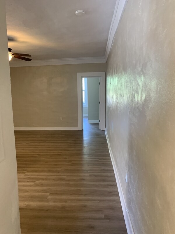 Foto del edificio - 1056 E Montague Ave