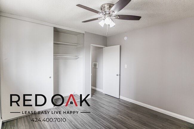 Building Photo - 12737 Moorpark St