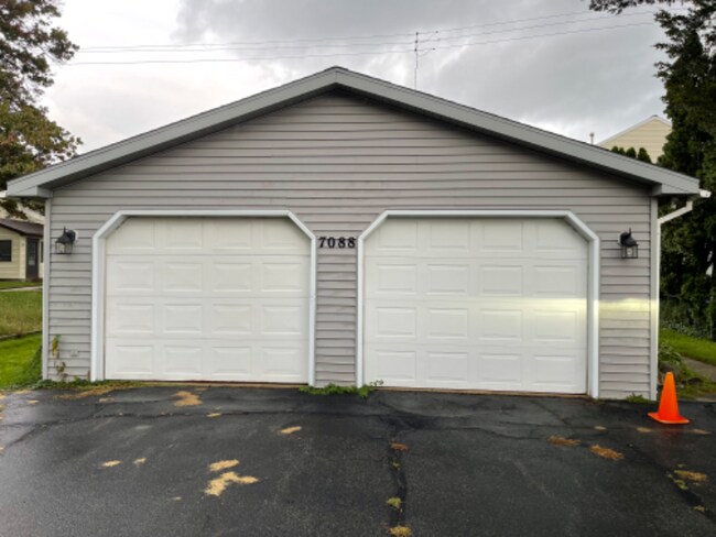 Building Photo - 7088 Weller Ave NE
