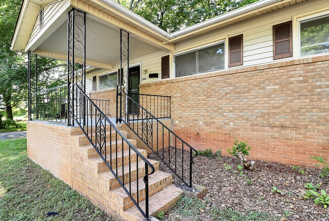 Building Photo - 2520 Thornton Rd
