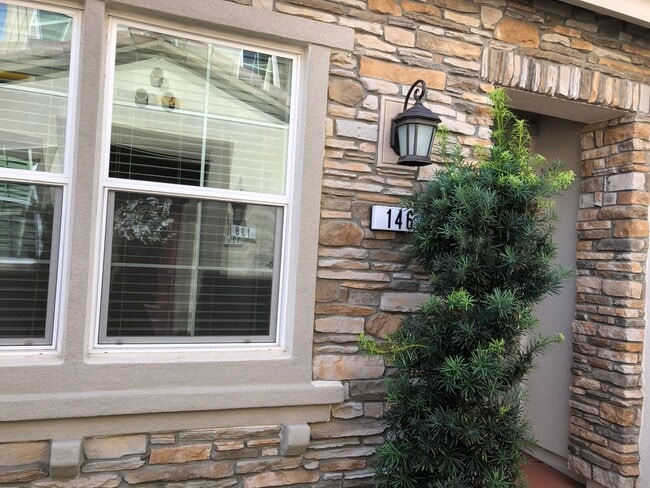 Building Photo - Gorgeous Model Spacious Folsom Unit!