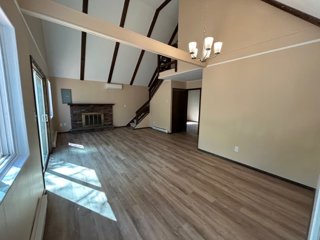 Building Photo - 224 Maple Ridge Dr