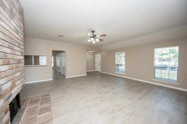 Building Photo - 4001 Lee Ln