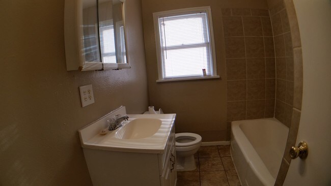 Building Photo - 2324 NW 36th St