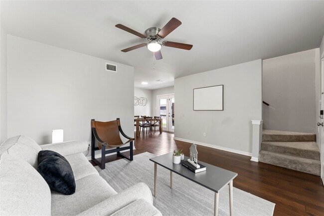 Foto del edificio - 9130 Vogue Ln