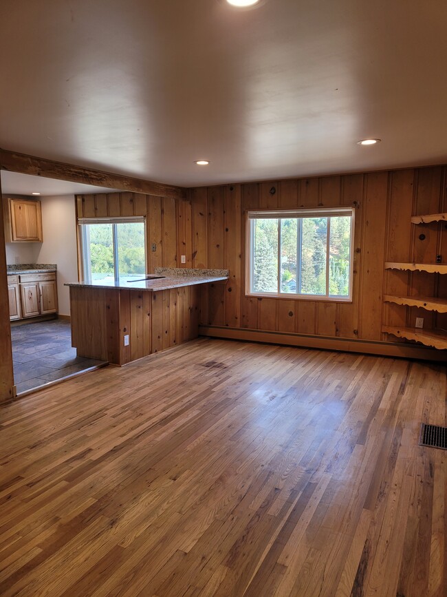 Building Photo - 26371 Hilltop Dr