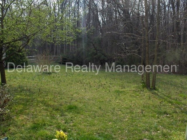 Building Photo - Lovely 3 bedroom end unit in Perch Creek
