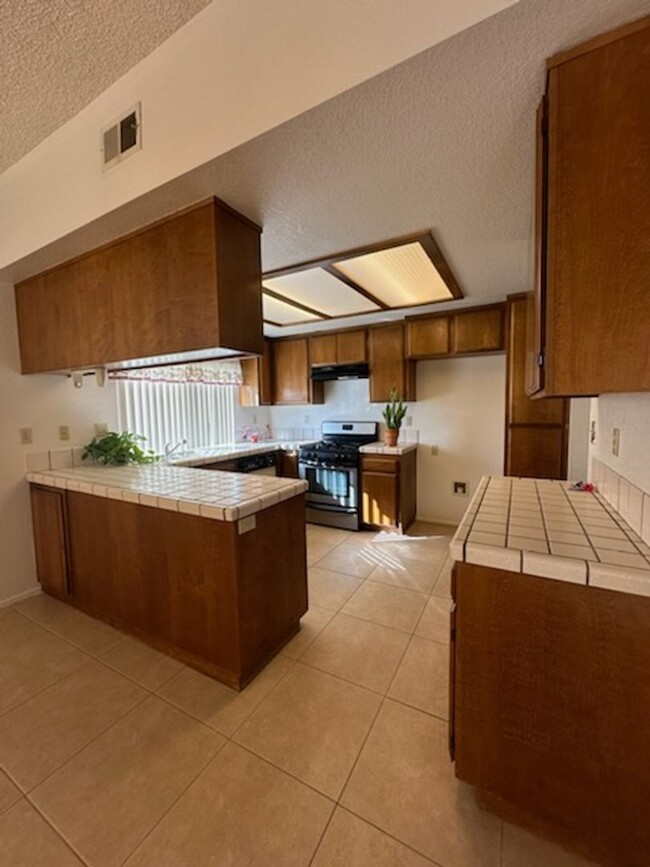 Foto del edificio - 3 BEDROOM APPLE VALLEY HOME ON LARGE LOT