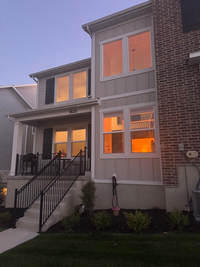 Building Photo - 1625 W Talus Ridge Dr