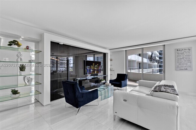 Foto del edificio - 5555 Collins Ave